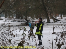 Unterstützung der Feuerwehr Wrestedt durch dieTauchschule Schulz. Vielen dank an Holger (dem Opfer) !